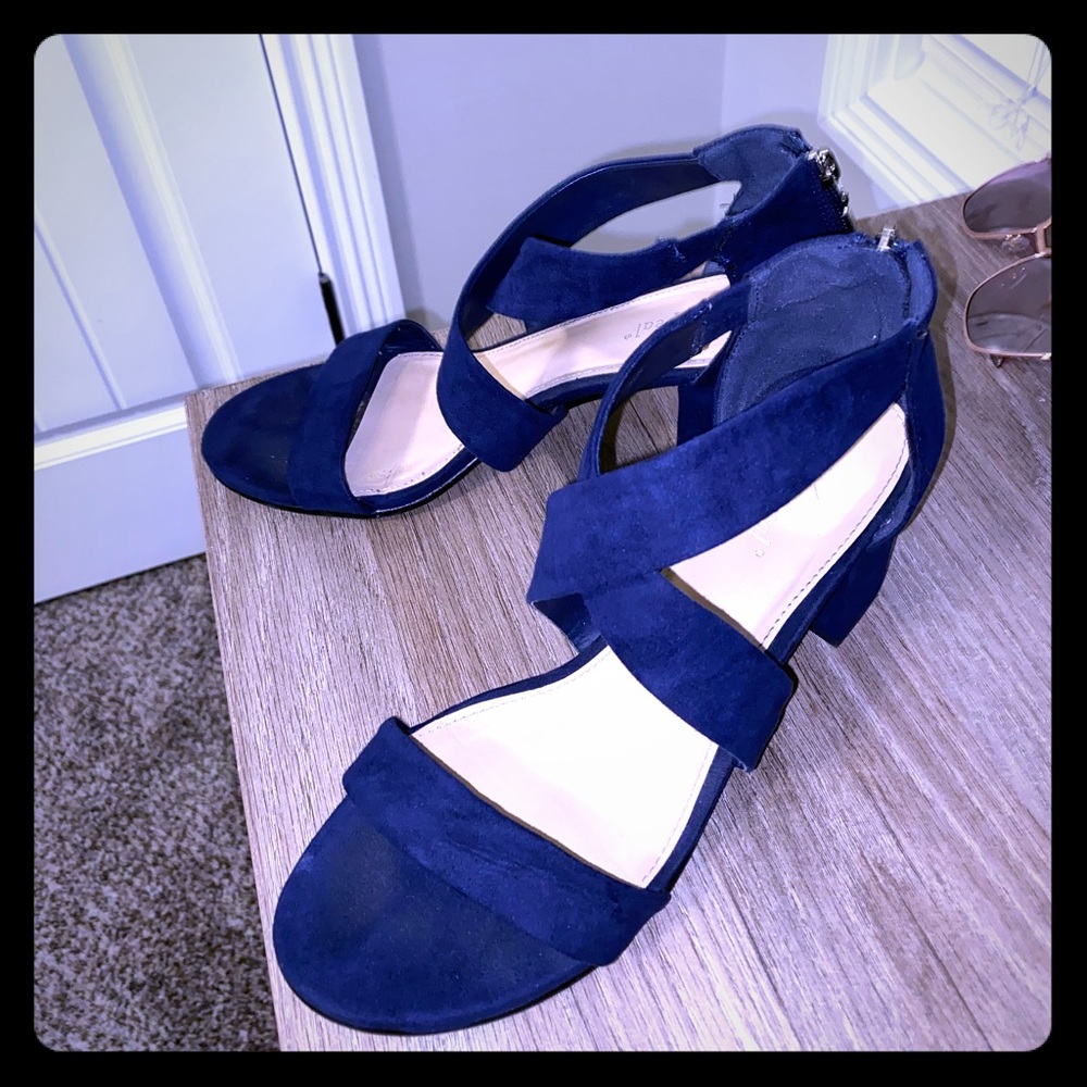 Navy heels